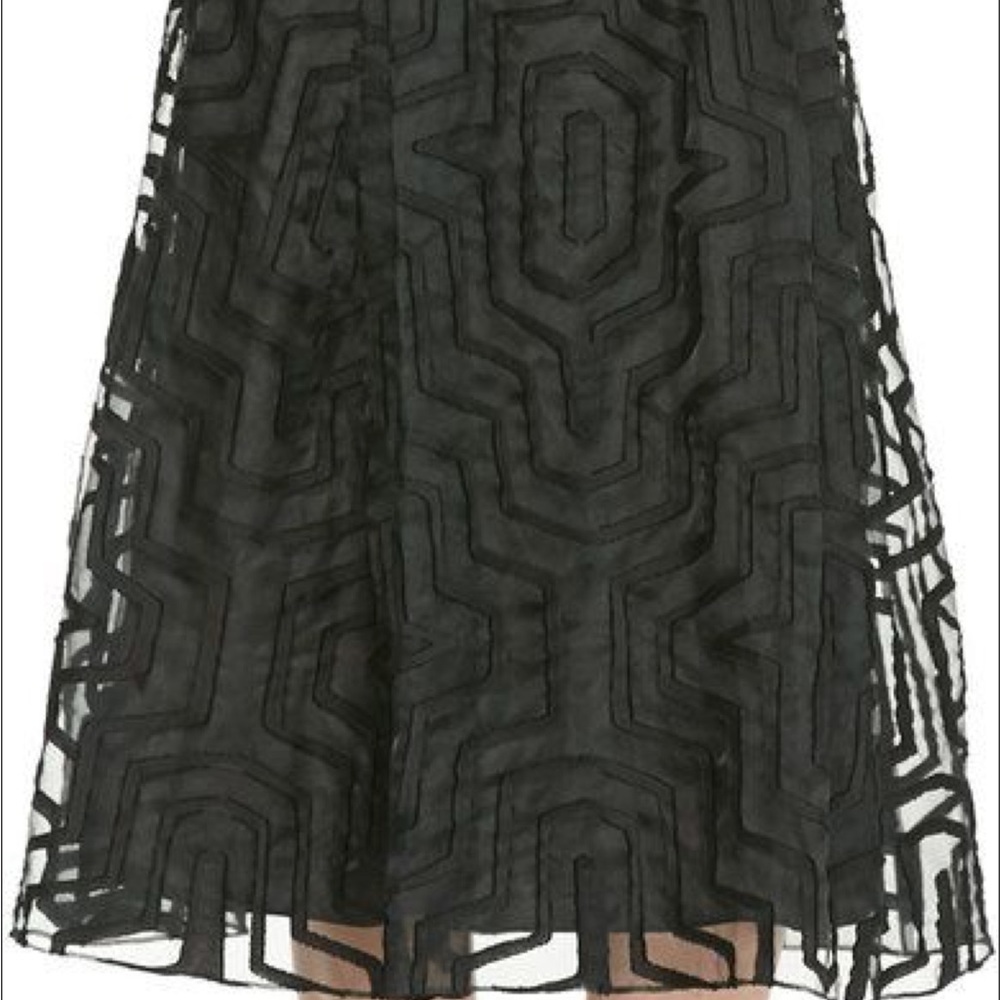 Milly fil-coupe skirt. Size 2 - Picture 3 of 3